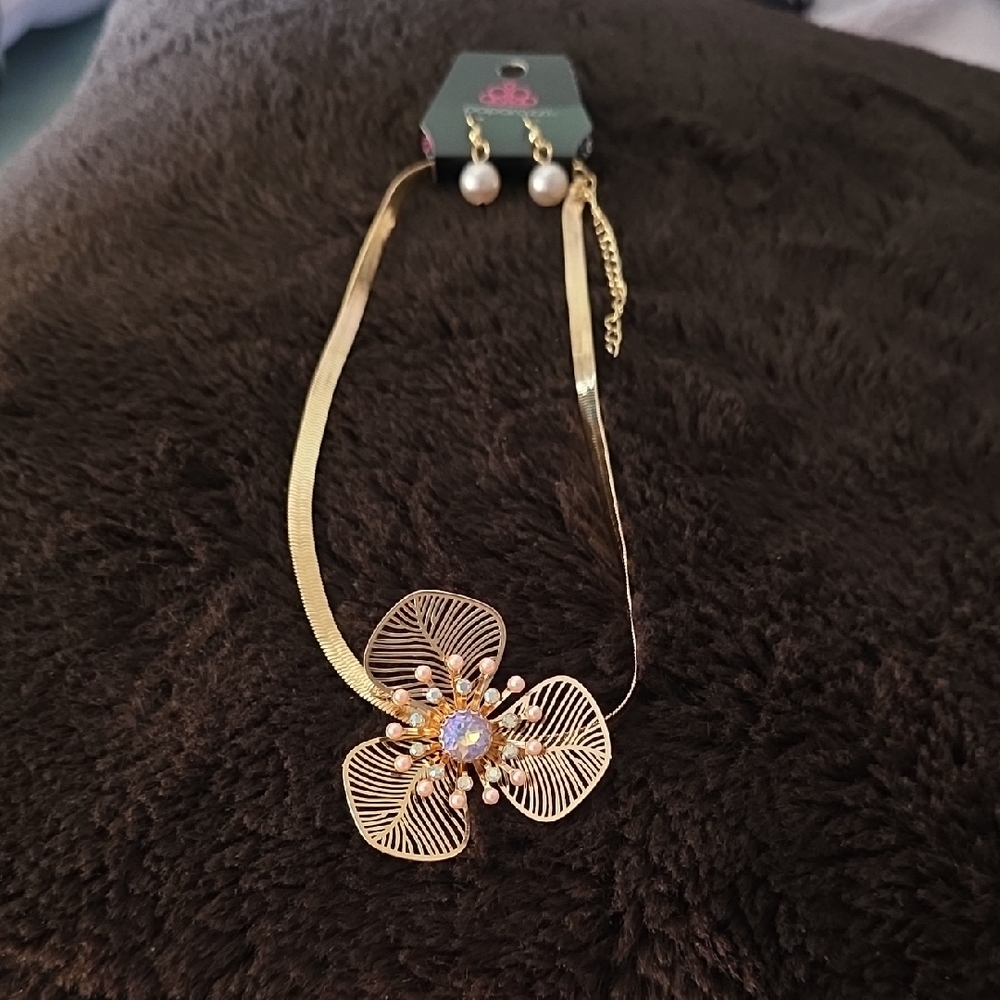 paparazzi Gold Flower Pendant Necklace with Opalescent Center